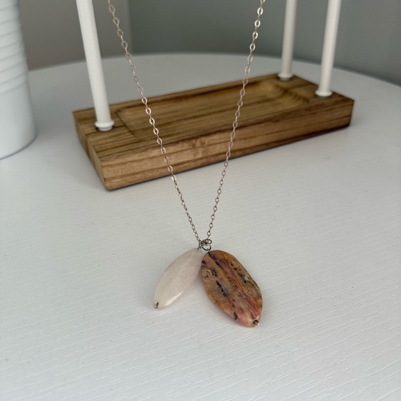 Sterling silver long pink stone pendant necklace - Picture 4 of 4